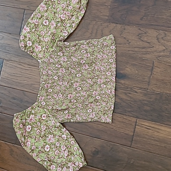 Jessica Simpson Floral Smocked Cropped Blouse with Puffed Sleeves size Large - Picture 3 of 8